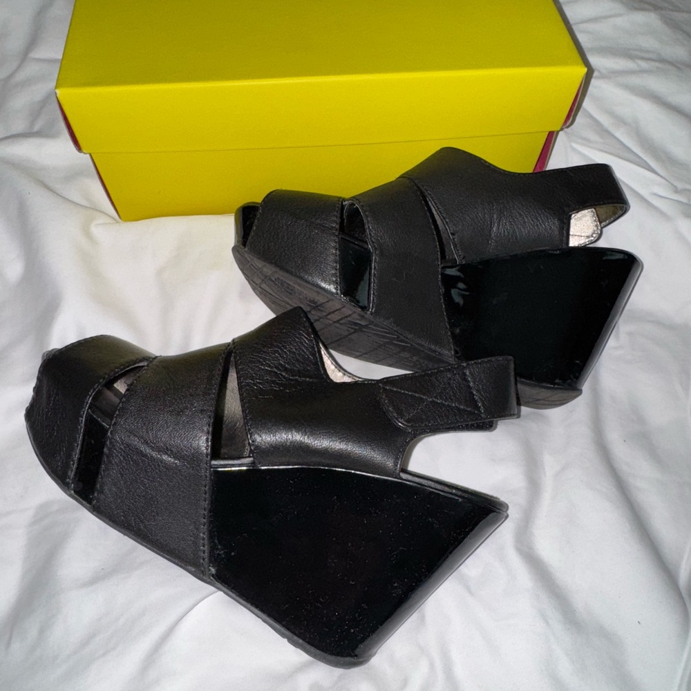 Kenneth Cole Reaction Black Wedge Sandals – Cross‑Strap Comfort Shoes